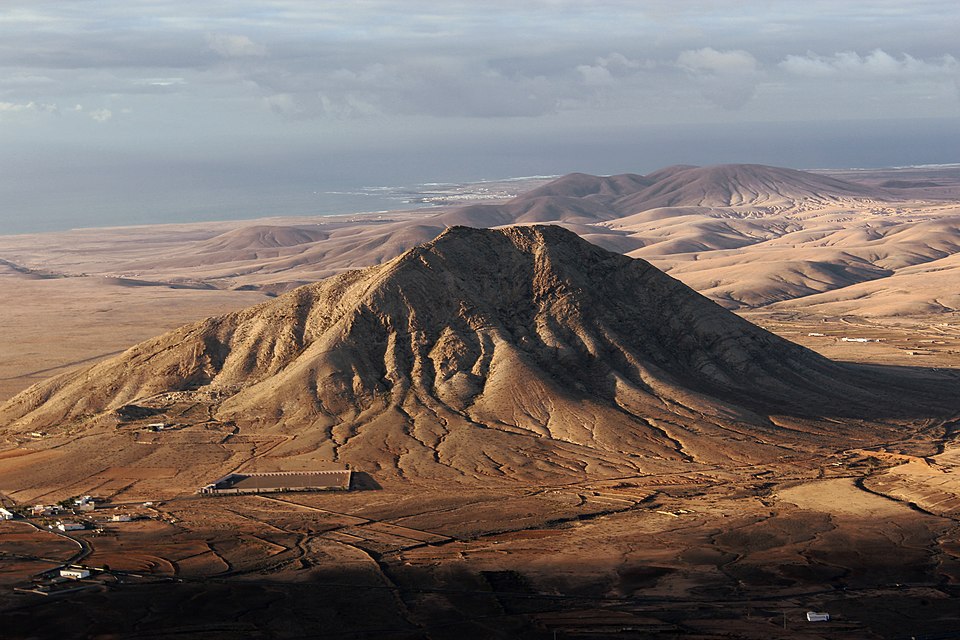 Perfil de la montaña de Tindaya