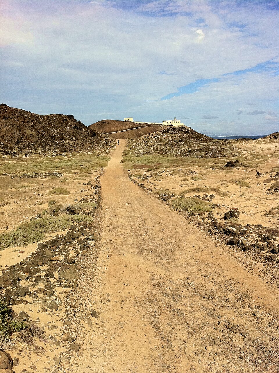 Sendero hacia el faro en la isla de Lobos